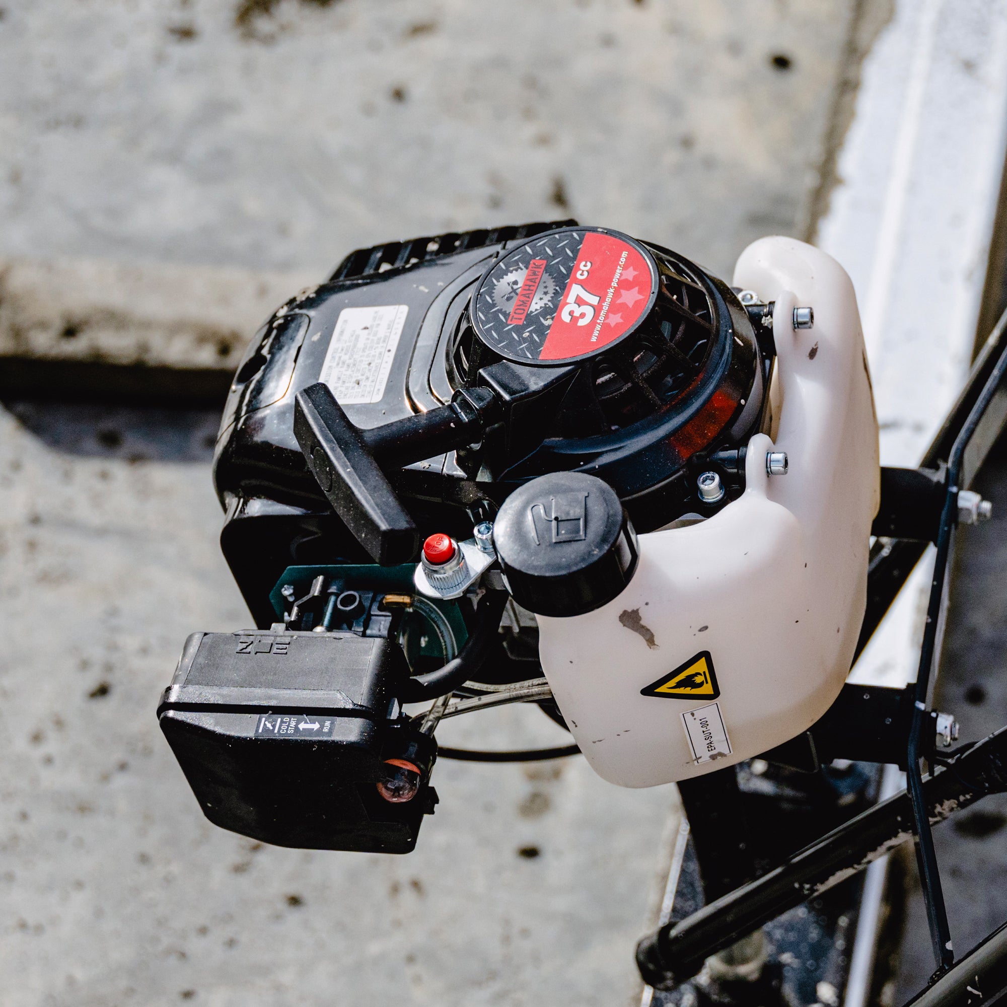 How to Replace the Throttle on a Tomahawk Concrete Power Screed