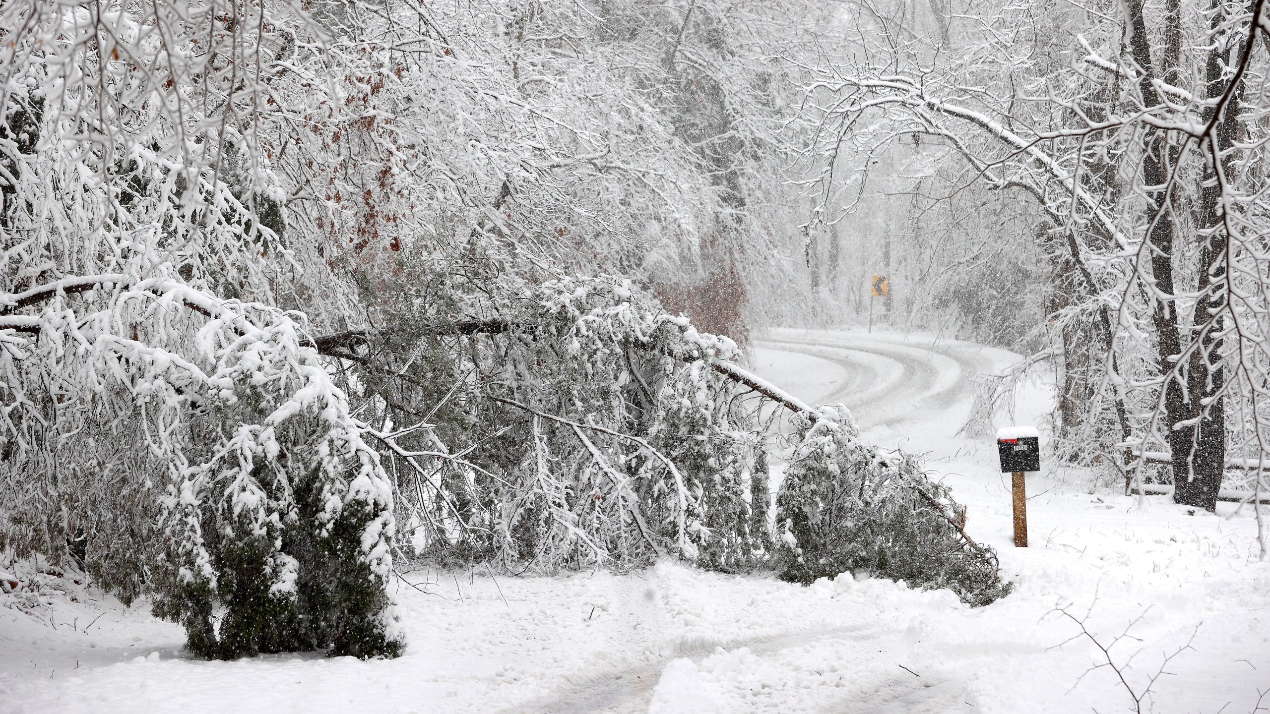 How to Use Ice Melt on Sidewalks
