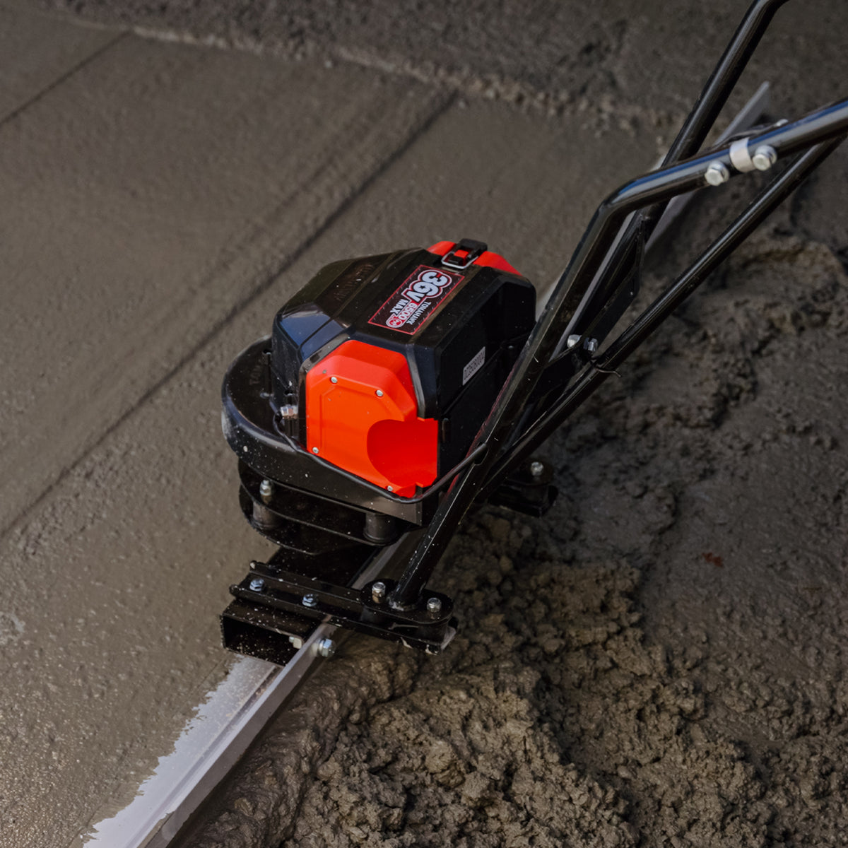 Tomahawk Battery Concrete Screed Lightweight Design