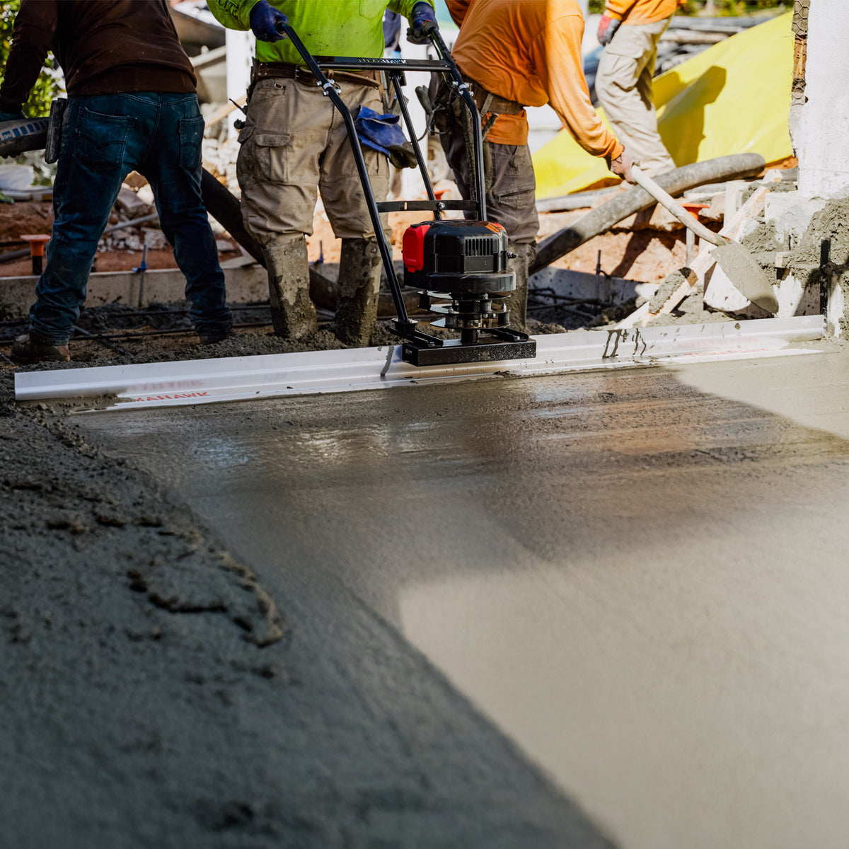 Tomahawk Battery Powered Concrete Screed