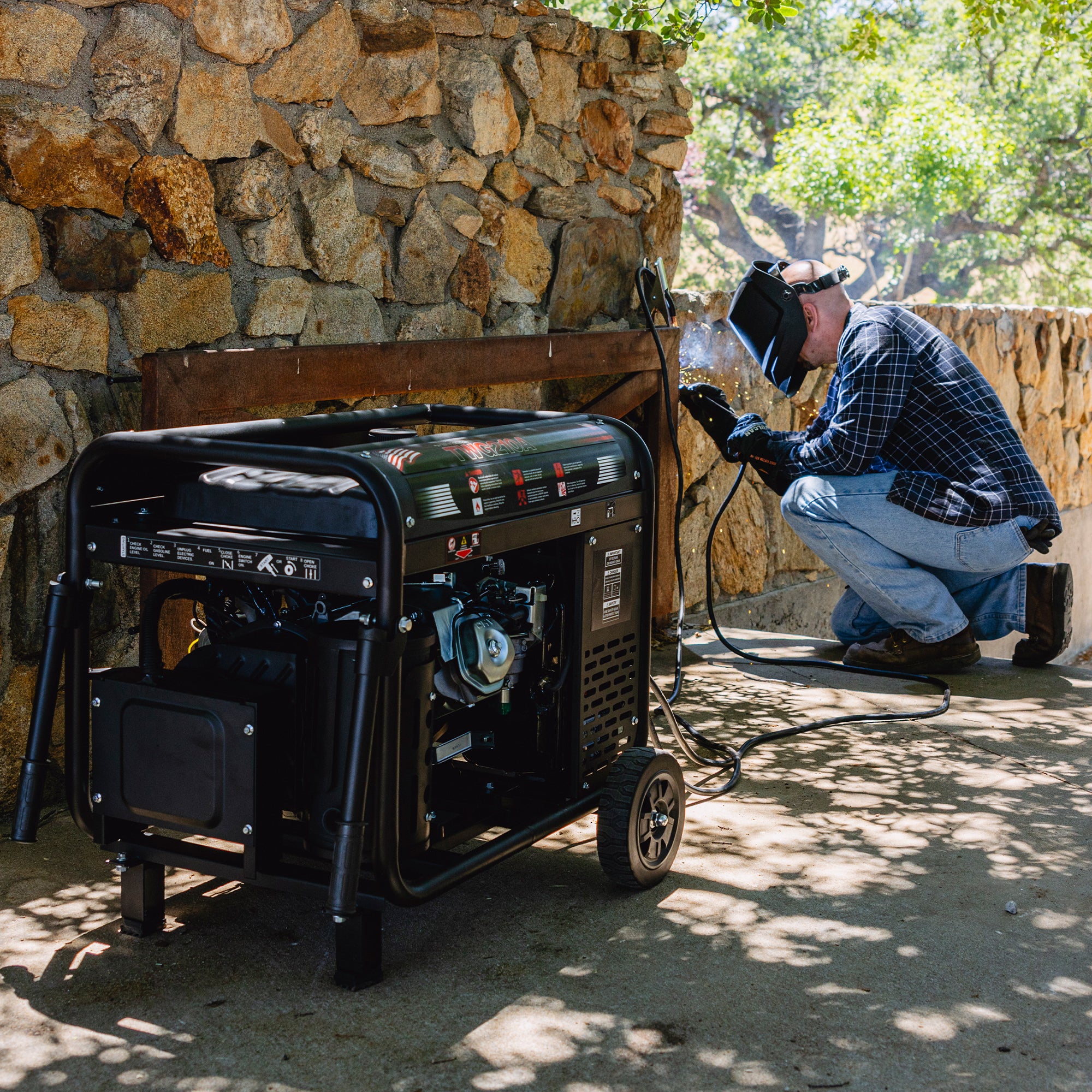 Factory Reconditioned 15 HP Gas Powered Portable 2,000 Watt Generator with 210 Amp Welder