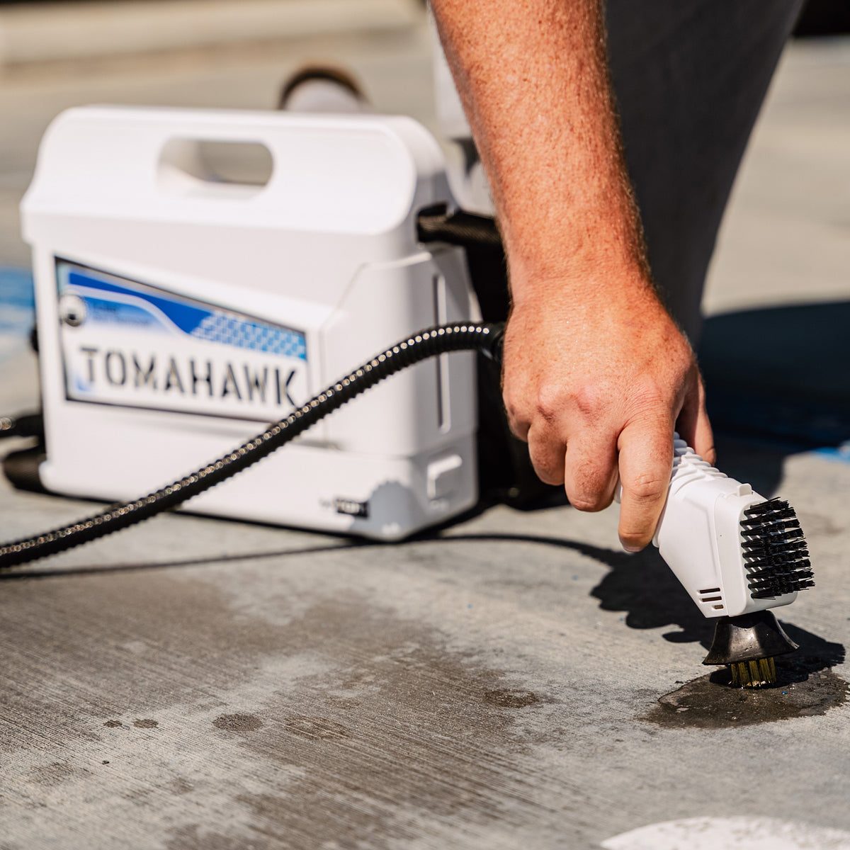 Commercial Gum Remover 18V Battery-Powered Cordless Steam Cleaning Machine 1 Liter Tank All-Natural System for Sidewalks Schools Hotels & Public Spaces