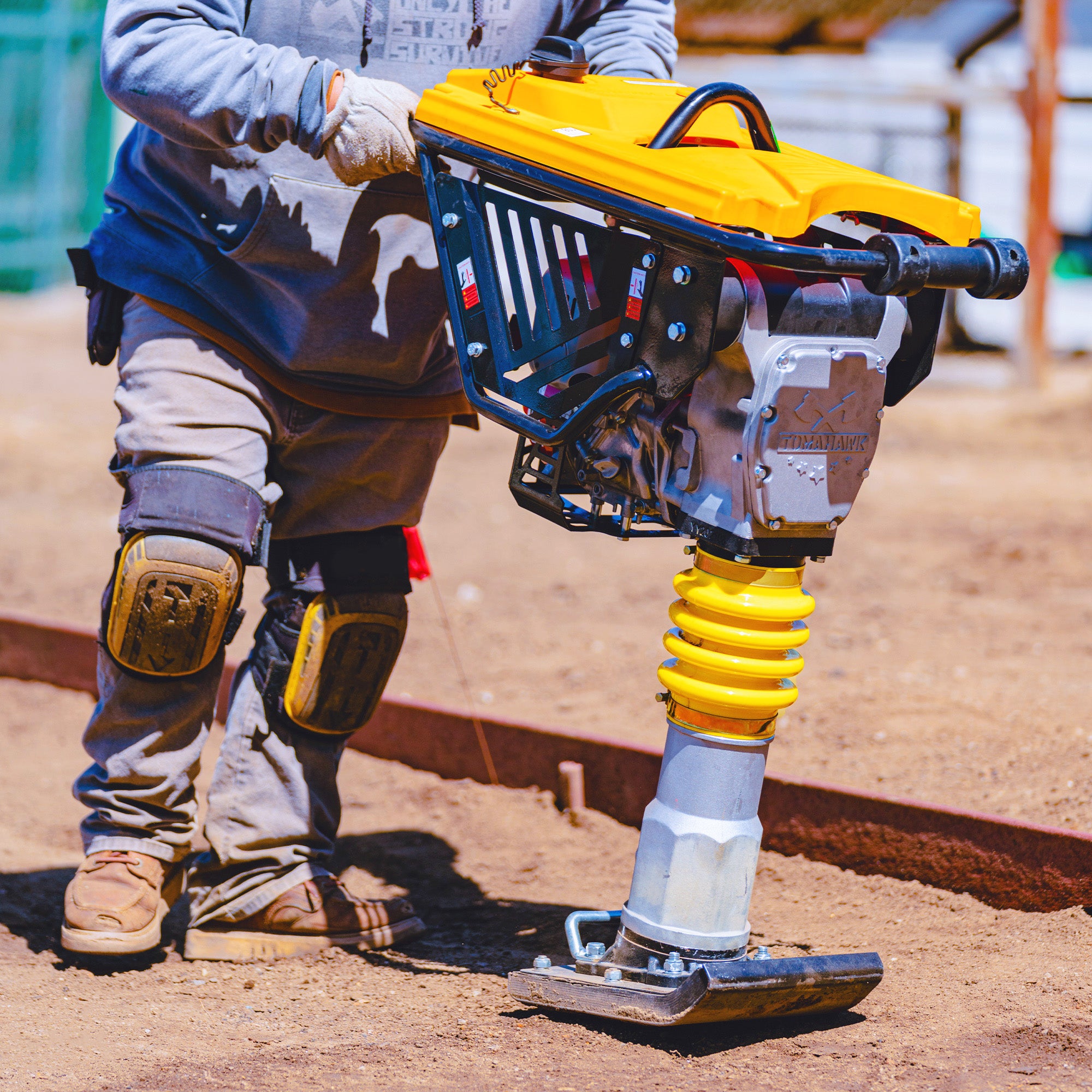 vibratory-rammer-jumping-jack-tamper-compactor-tomahawk-power-JX60H.jpg__PID:97dd89d3-c3b9-40a6-b39f-16748e5cbf99