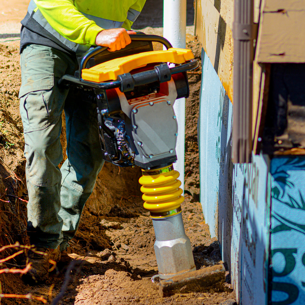 Spring Compacter Contraption 2.4 HP Battery Powered Vibratory Rammer Tamper Compactor with Honda GX